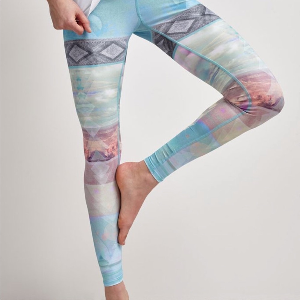 Like New Teeki Tarot Leggings